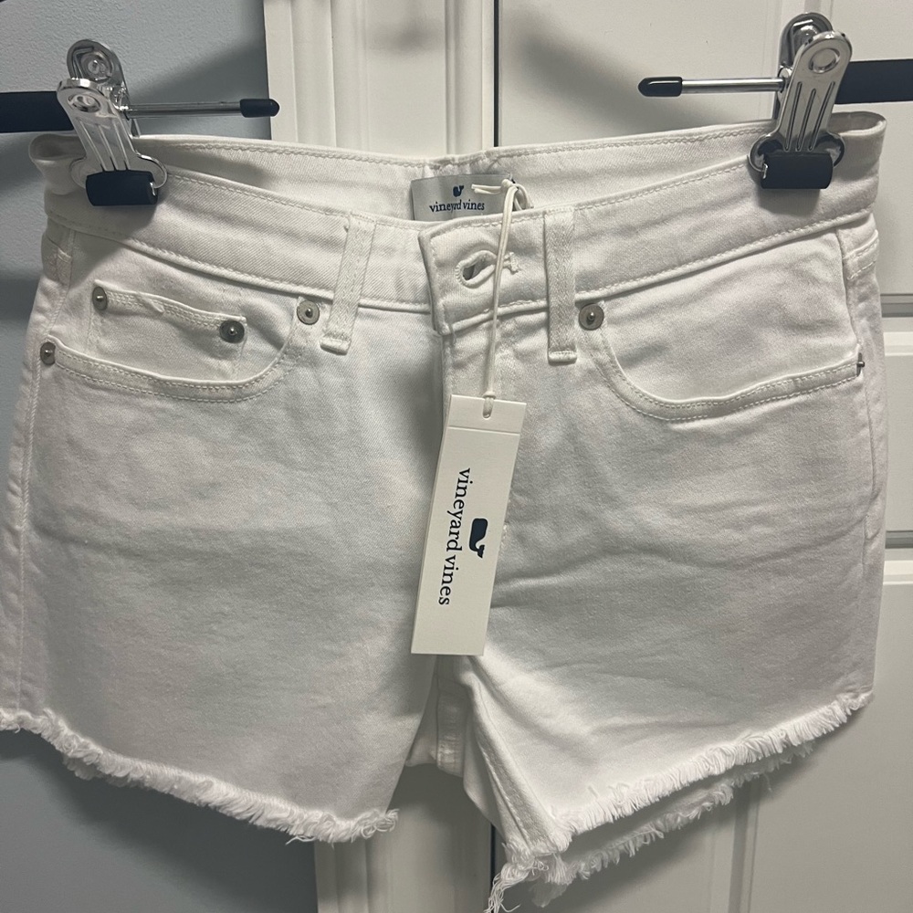 Vineyard Vines size 24 cutoff white shorts